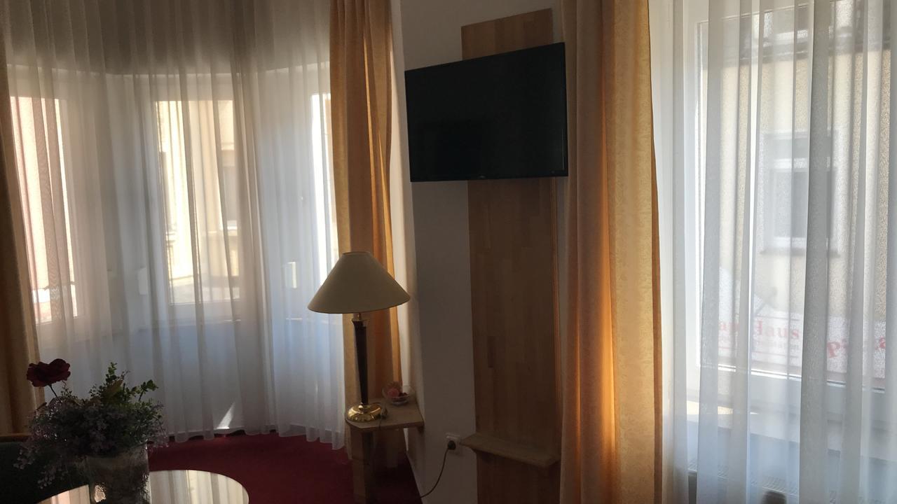 Hotel-nachtwächter 2*